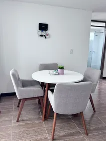 Modern apartment-close to downtown - Image 3