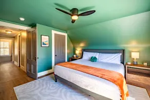 Stylish, Comfy & Fully Stocked, Walk to Everything - Image 4