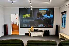 5BR Queenslander| Cinema | Parkside Home - Image 4