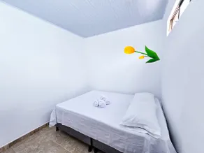 Superior Tulip House - Image 5