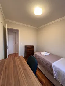 Apt 2 bedrooms + Office — Free Parking - Image 3