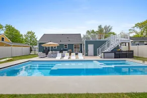 Lambeau View Pool Rooftop Entertainment Room - Image 4