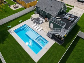 Lambeau View Pool Rooftop Entertainment Room - Image 3