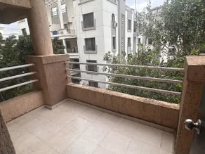 Sabr: Comfort Studio | AC WiFi Kitchenette Balcony - Image 2
