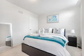 Optimal 3BR Milton Home Near Downtown Core - Image 2