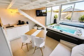 Villa Bono Romantic Suite & Private Jacuzzi - Image 5