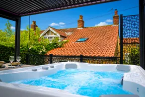 Luxury Country Cottage Hot Tub Spa Retreat | York - Image 2