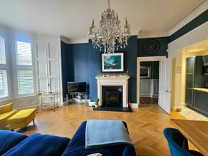 Spacious Edinburgh Home with Easy Access to Airport & City Centre - Image 2