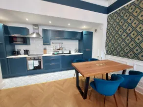 Spacious Edinburgh Home with Easy Access to Airport & City Centre - Image 5