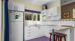 Blue Waters Guesthouse - comfortable bed and home - Image 3