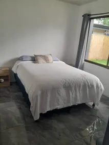 Modern Apt 5 min airport with A/C and parking - Image 2