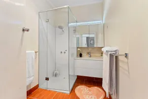 Spacious House/Pets Friendly/25%OFF Monthly Stay - Image 5