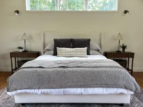 private suite w/king bed - Image 4