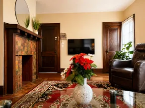 Spacious Frontier Park Apartment - Image 5