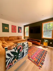 Serenity at Moonshine, modern and private getaway - Image 2