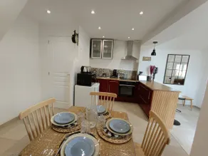 Air-conditioned house with parking - Image 2