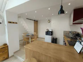 Air-conditioned house with parking - Image 4