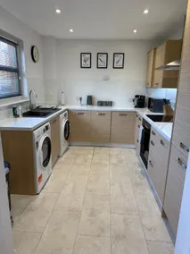 Dunfermline 2 Bed Flat Fully Furnished - Image 5