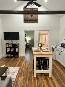 Lily Hill AirBnB - Image 2