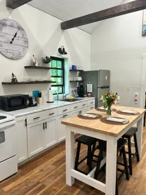 Lily Hill AirBnB - Image 5