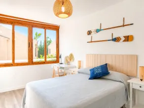 Penthouse with a large terrace and pool on the beach - Image 4