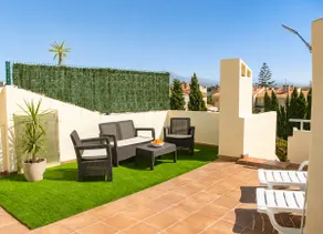 Penthouse with a large terrace and pool on the beach - Image 2