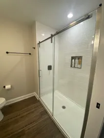 Midtown King 1BR Suite at 913 REAR w1 parking spot - Image 5