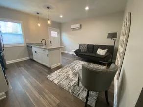 Midtown King 1BR Suite at 913 REAR w1 parking spot - Image 4