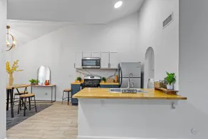 Lovely home with spacious patio in El Paso. - Image 3
