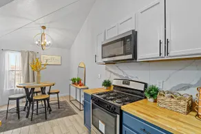 Lovely home with spacious patio in El Paso. - Image 4