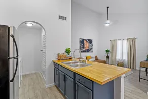 Lovely home with spacious patio in El Paso. - Image 5