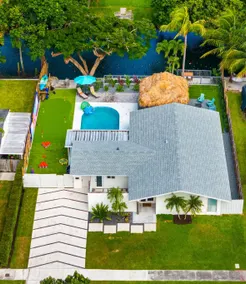 Waterfront Retreat•Heated Pool•Kayaks•Sleeps 11 - Image 2