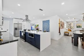 Waterfront Retreat•Heated Pool•Kayaks•Sleeps 11 - Image 4