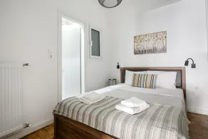 Glimmer 2-Bedroom Apartment in Athens - Image 2