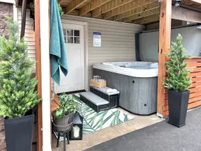Walk to Wesleyan & Dwtn New Hot tub w/ outdoor TV - Image 3