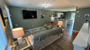 2 bedrooms, 2.5 bath, Garage, 1.5 mi to Farm Show - Image 5