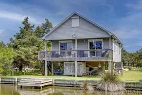 Private Dock, Pet Friendly, 5 Min Walk to Beach! - Image 2
