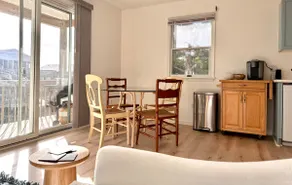 Private Dock, Pet Friendly, 5 Min Walk to Beach! - Image 5