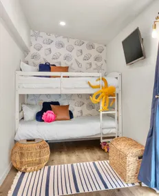 Seaside Hideaway-3 min. walk to beach, AC, HOT TUB - Image 5