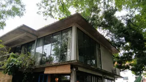 Leafy Pal- Entire Level apartment above Café - Image 2