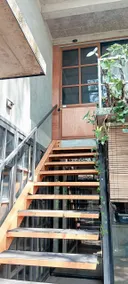 Leafy Pal- Entire Level apartment above Café - Image 4
