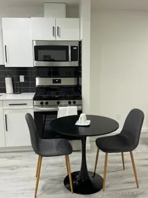 The Clean, Cozy King Suite - Image 3