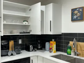 The Clean, Cozy King Suite - Image 4