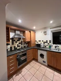 Luxury Flat close to City Centre & Docks - Image 5