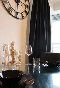 Luxury Flat close to City Centre & Docks - Image 3