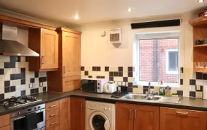 Luxury Flat close to City Centre & Docks - Image 4