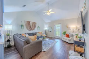 Along the Way – 3BR/3BA Auburn Townhome - Image 2