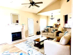 3BR/2BA near downtown & beach! Southern Comfort - Image 2