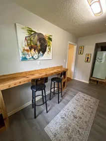 Cozy Campus Art Cottage - Image 5
