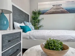 New 5Bd Rooftop Home Near Airport & Downtown - Image 4